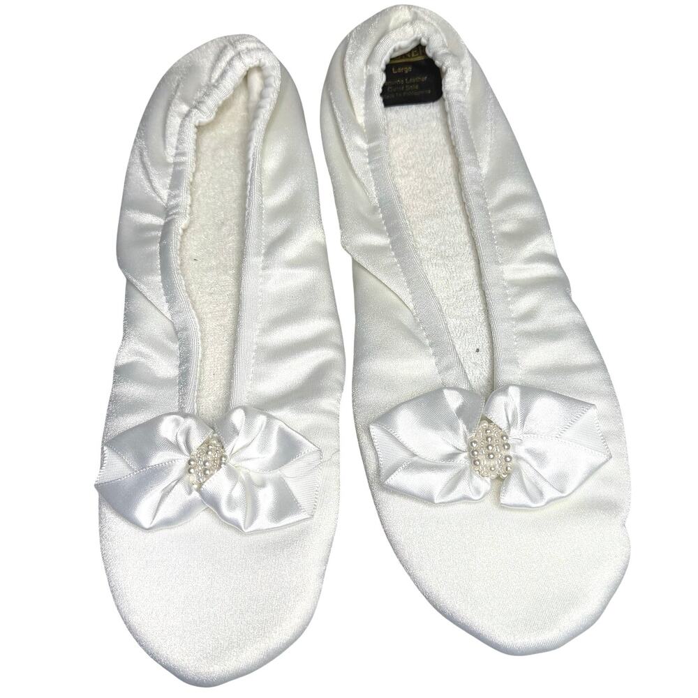 Isotoner White Embellished Pearl Bows Ballet Flats House Slippers Women’s Large